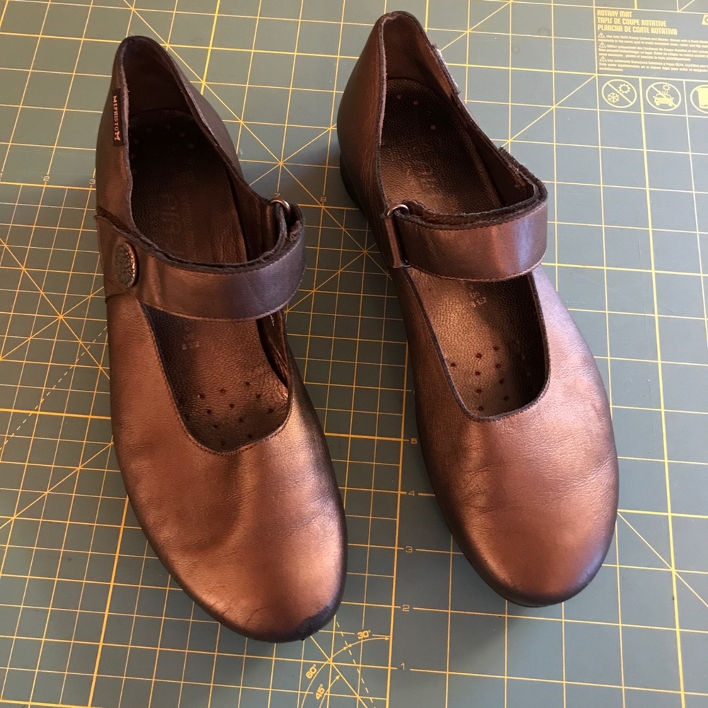 Mephisto Mary Jane Size 39 Metallic Brown